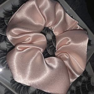 Super soft silky baby pink scrunchie✨